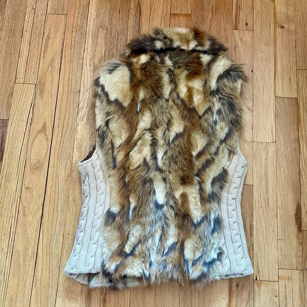 Guess cream faux fur sweater vest sz medium - Picture 9 of 9